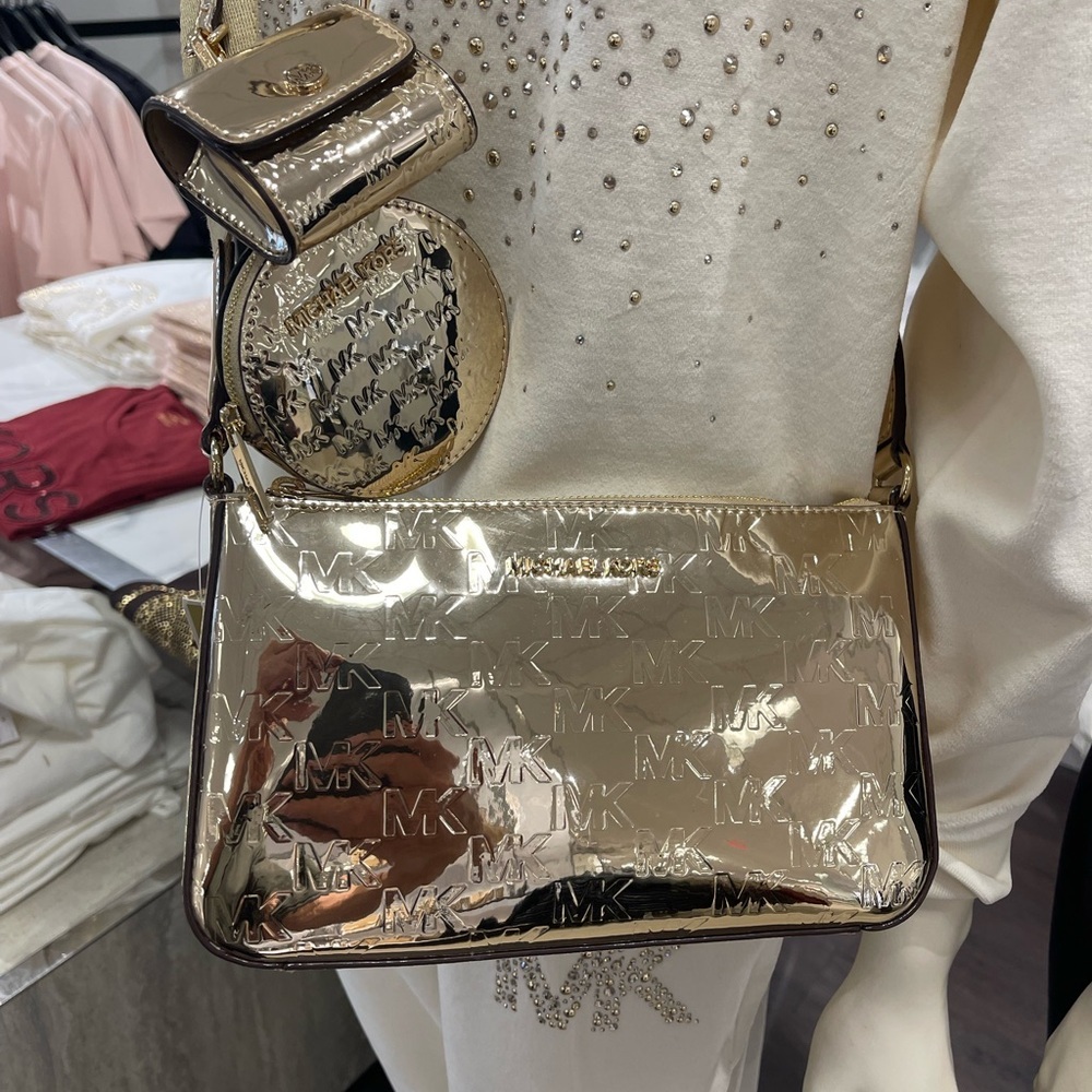 MICHAEL KORS Jet Set Sm Patent Logo Debossed Crossbody Apple Airpods
XBody Tech - Picture 8 of 12